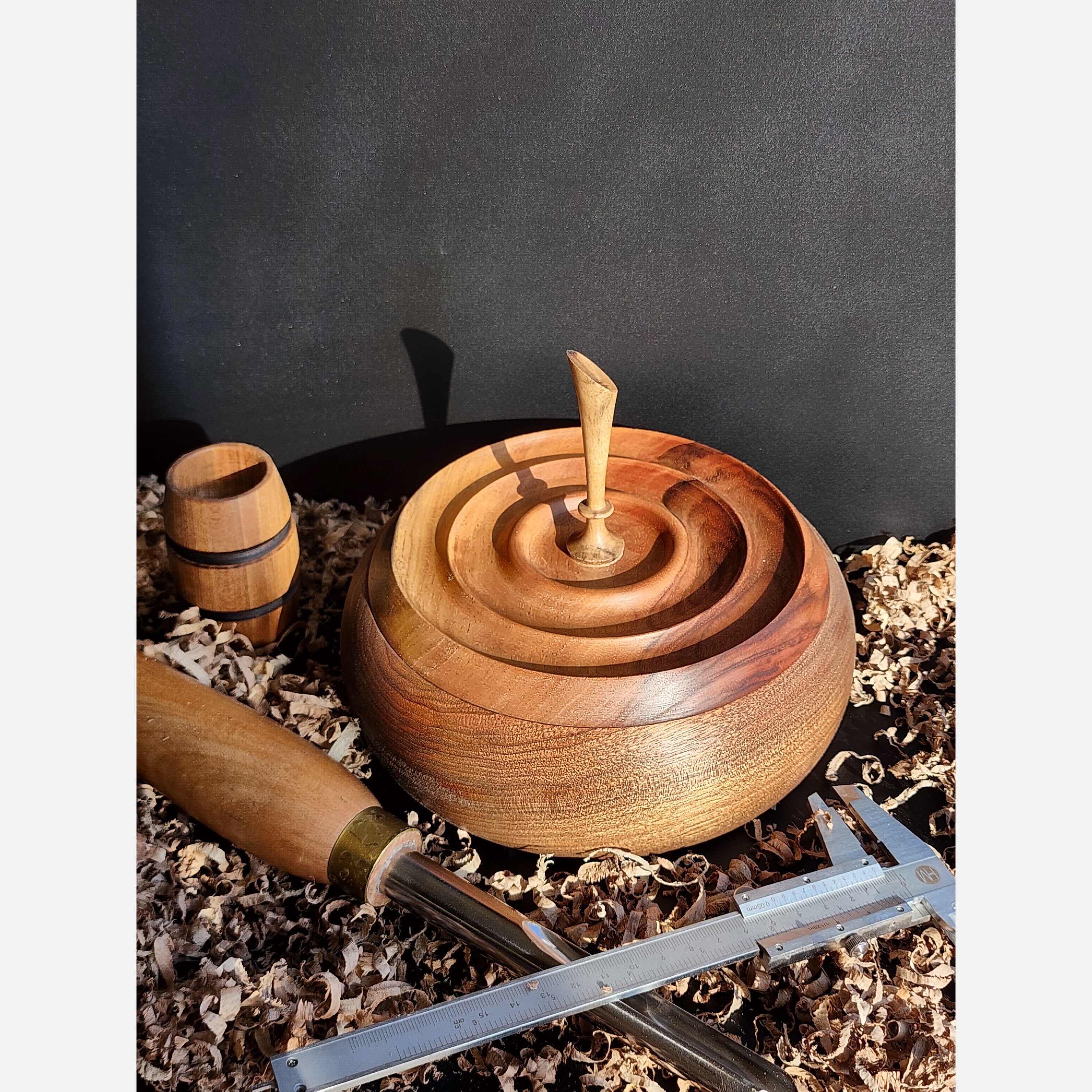 شکلات خوری چوبی خراطی شده از چوب گردو اعلا